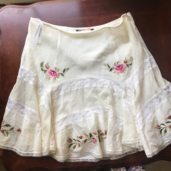 Betsey Johnson Dresses & Skirts - Betsey Johnson | Vintage Cream Embroidery Skirt